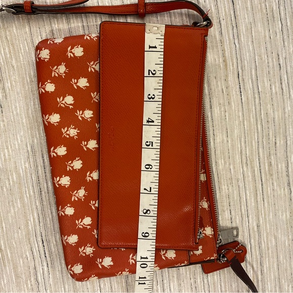 Coach cutie for sure! Great crossbody in bandlands floral. - Picture 5 of 10